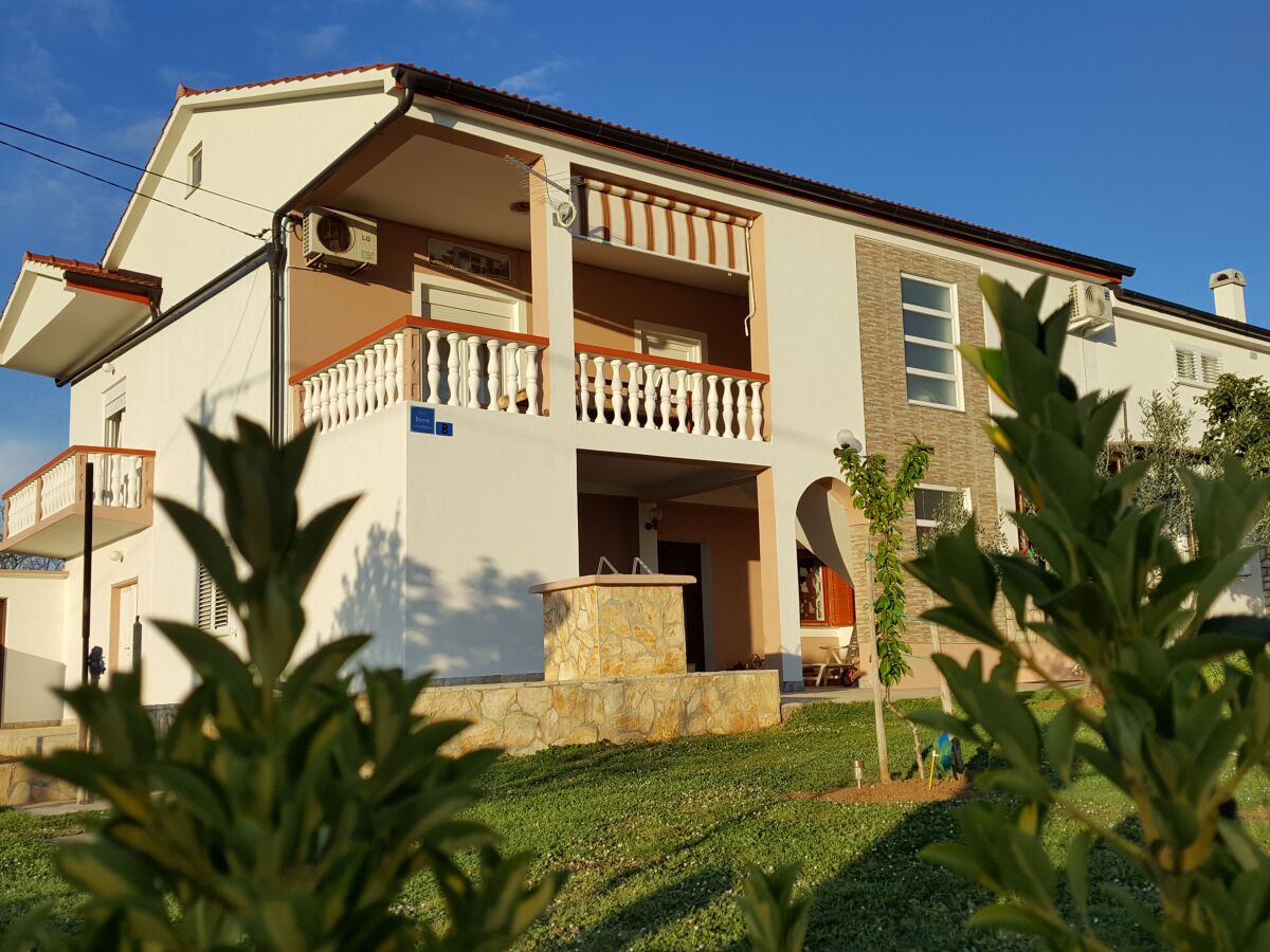 Apartment One bedroom apartment with terrace Vrsi, Zadar A-14211-b - Outdoor photo 3