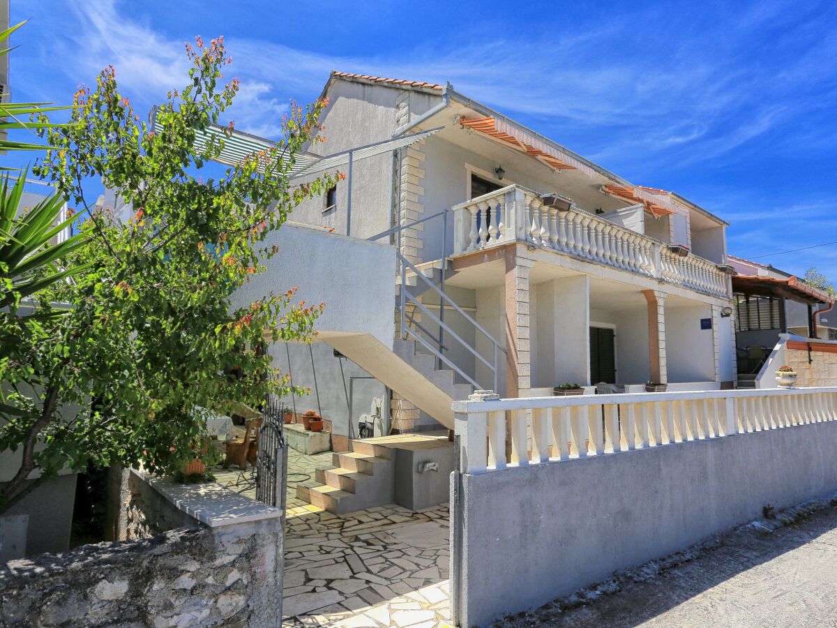 Apartment One bedroom apartment with terrace and sea view Slatine, Čiovo A-16131-e - Outdoor photo 4