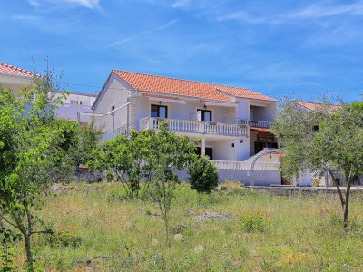 Apartment One bedroom apartment with terrace and sea view Slatine, Čiovo A-16131-e in Slatine - Apartment