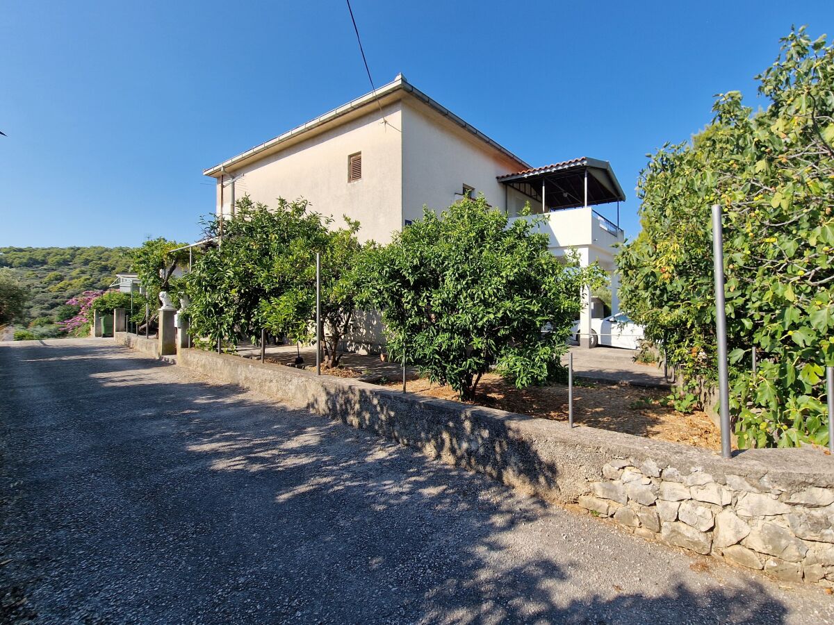 Apartment Two bedroom apartment with terrace and sea view Okrug Donji, Čiovo A-16276-a - Outdoor photo 2