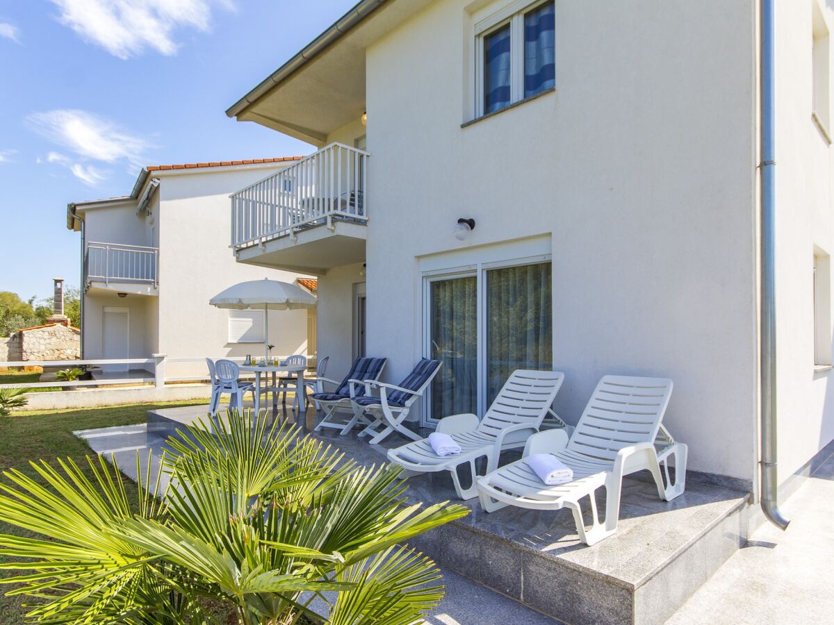 Apartment Two bedroom apartment with terrace Valbandon, Fažana A-16261-a