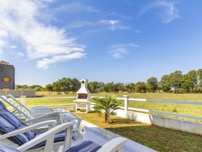Apartment Two bedroom apartment with terrace Valbandon, Fažana A-16261-a - Outdoor photo 6