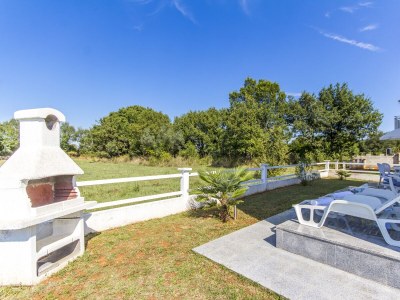 Apartment Two bedroom apartment with terrace Valbandon, Fažana A-16261-a - Outdoor photo 7