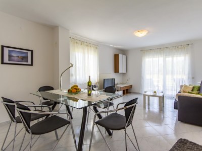 Apartment Two bedroom apartment with terrace Valbandon, Fažana A-16261-a - Outdoor photo 10