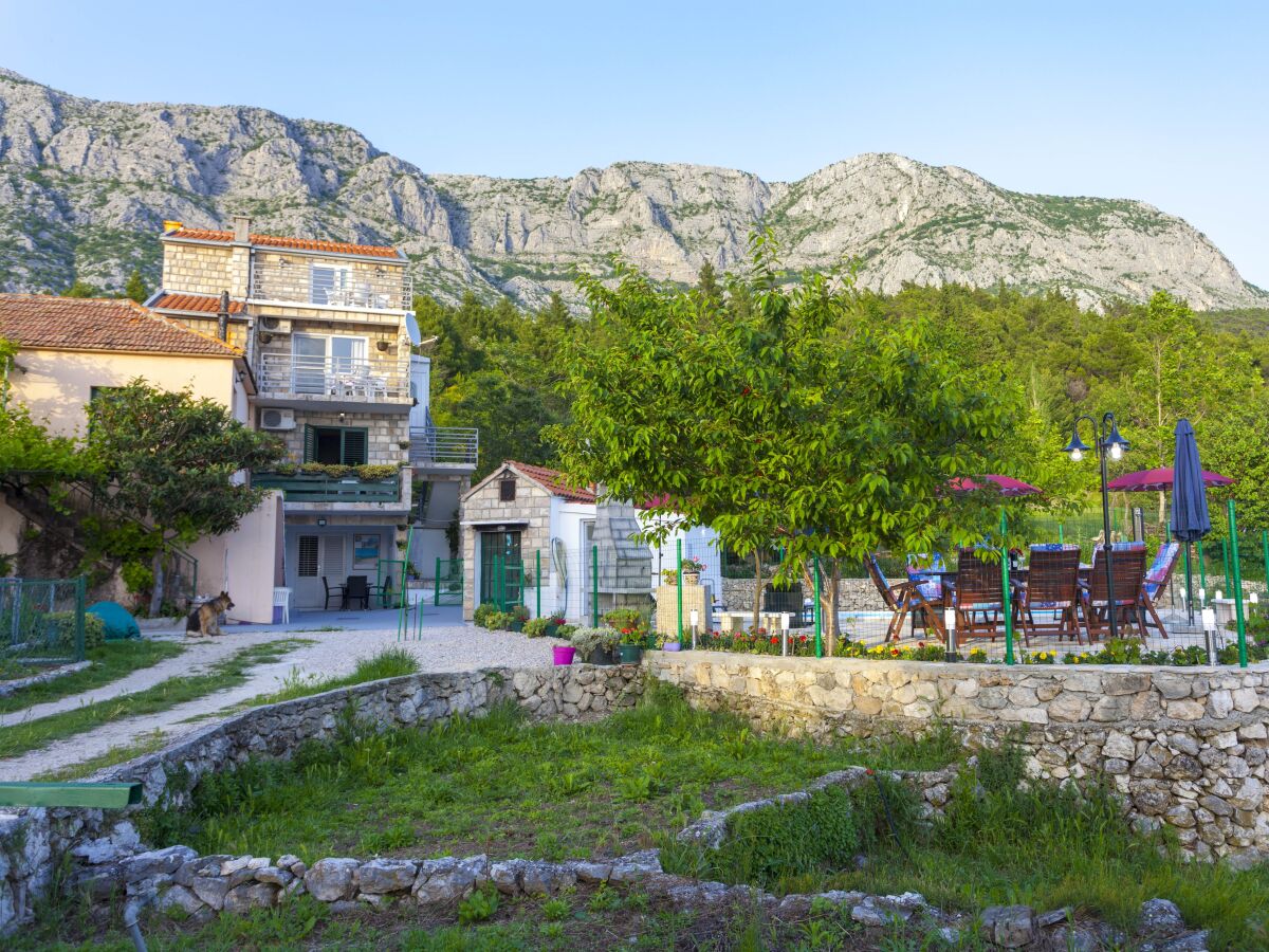Apartment Four-bedroom apartment with balcony and sea view Gornji Tučepi, Makarska A-17686-a - Outdoor photo 4