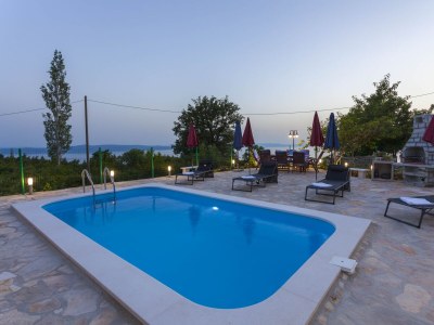 Apartment Four-bedroom apartment with balcony and sea view Gornji Tučepi, Makarska A-17686-a - Outdoor photo 11