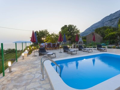 Apartment Four-bedroom apartment with balcony and sea view Gornji Tučepi, Makarska A-17686-a - Outdoor photo 14