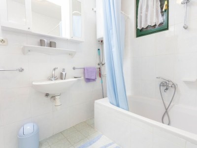 Apartment Four-bedroom apartment with balcony and sea view Gornji Tučepi, Makarska A-17686-a - Outdoor photo 55