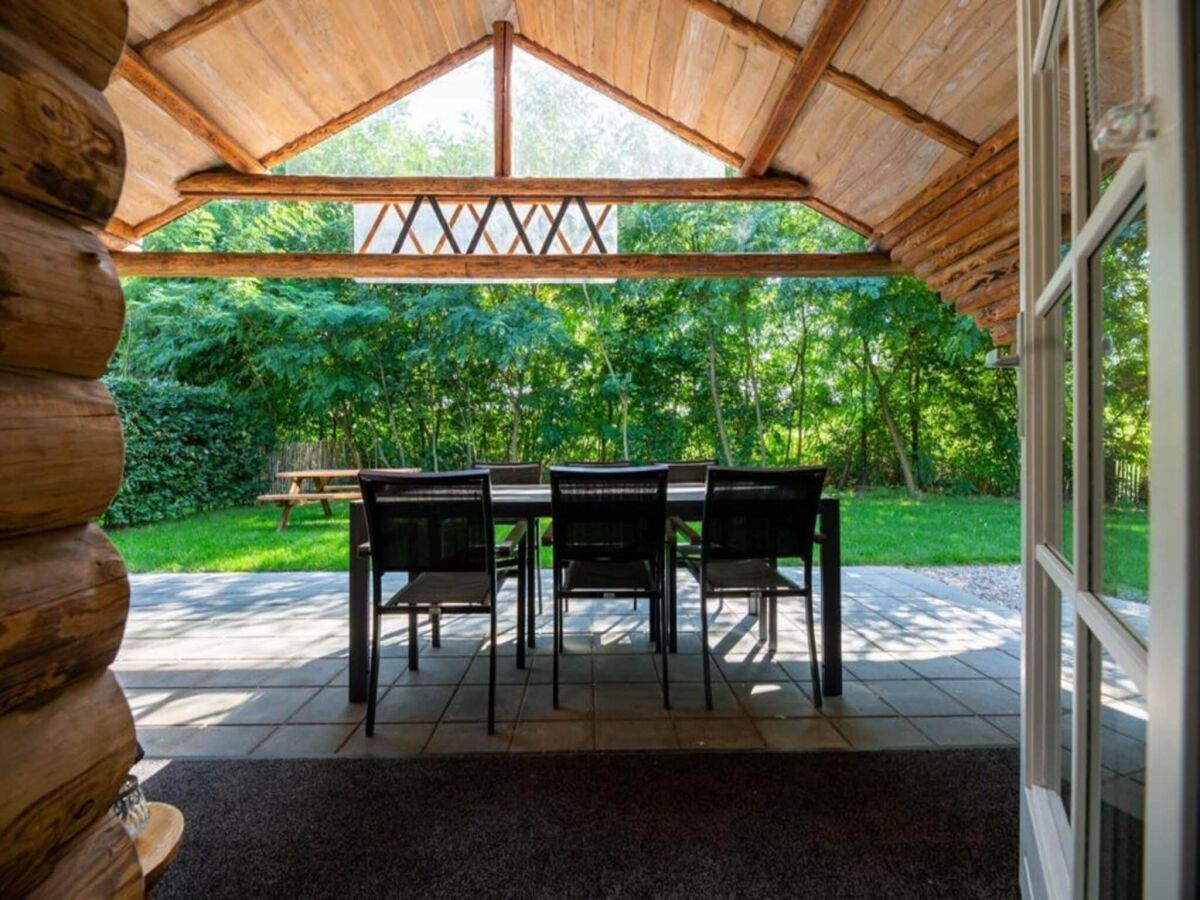 Holiday park Spacious wooden chalet with covered terrace - Outdoor photo 2