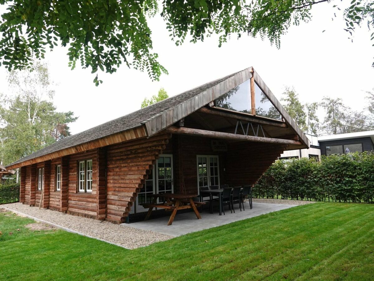 Holiday park Spacious wooden chalet with covered terrace - Outdoor photo 5