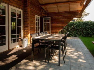 Holiday park Spacious wooden chalet with covered terrace - Outdoor photo 3