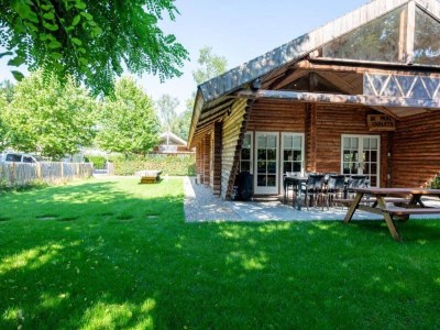 Holiday park Spacious wooden chalet with covered terrace - Outdoor photo 6