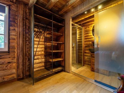 Holiday park Spacious wooden chalet with covered terrace - Features photo 8