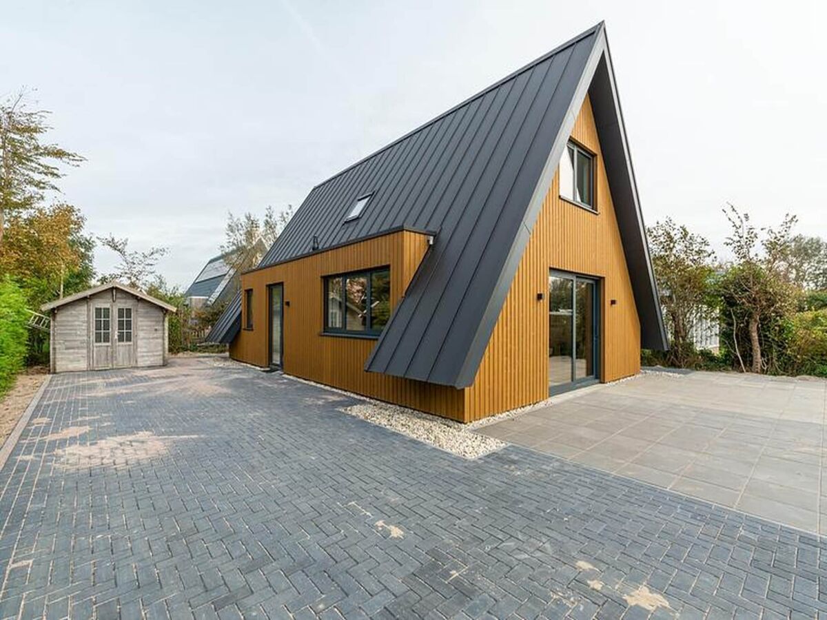 Holiday house Attraktiv eingerichtete, freistehende Villa für 8 Personen mit einem schönen großen Garten!