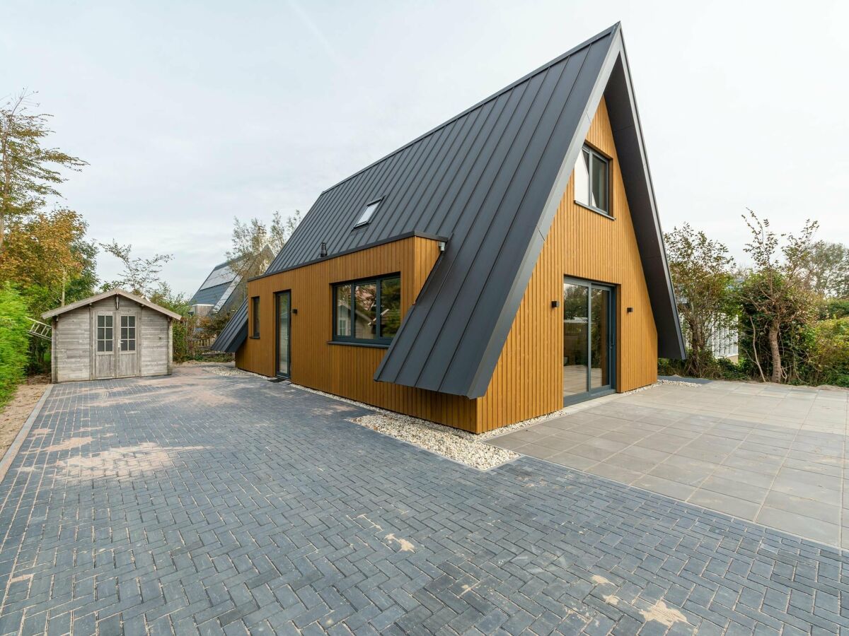 Holiday house Attraktiv eingerichtete, freistehende Villa für 8 Personen mit einem schönen großen Garten! - Outdoor photo 2