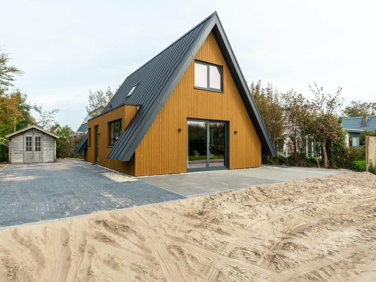 Holiday house Attraktiv eingerichtete, freistehende Villa für 8 Personen mit einem schönen großen Garten! - Outdoor photo 3