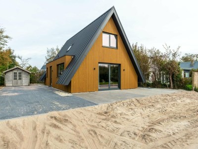 Holiday house Attraktiv eingerichtete, freistehende Villa für 8 Personen mit einem schönen großen Garten! - Outdoor photo 3