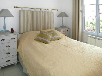 Apartment Beachside Flat with Sunny Patio - Features photo 9