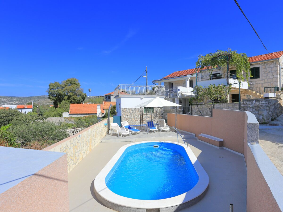 Holiday house Comfortable and spacious house with terrace and sea view Ražanj, Rogoznica K-17904 - Outdoor photo 2