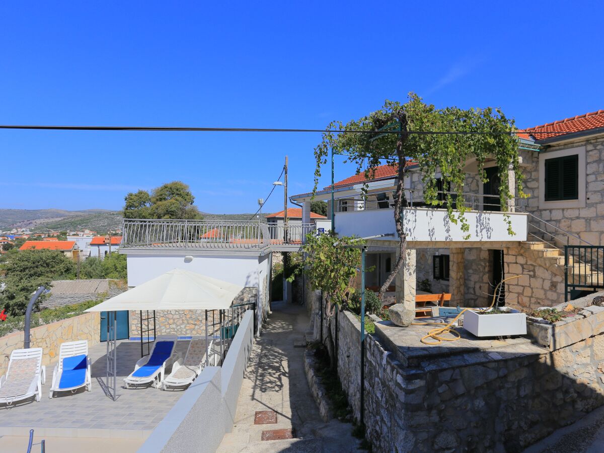 Holiday house Comfortable and spacious house with terrace and sea view Ražanj, Rogoznica K-17904 - Outdoor photo 4