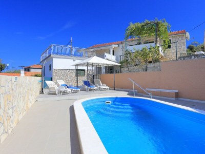 Holiday house Comfortable and spacious house with terrace and sea view Ražanj, Rogoznica K-17904 in Rogoznica - Holiday house