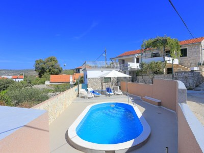 Holiday house Comfortable and spacious house with terrace and sea view Ražanj, Rogoznica K-17904 - Outdoor photo 2