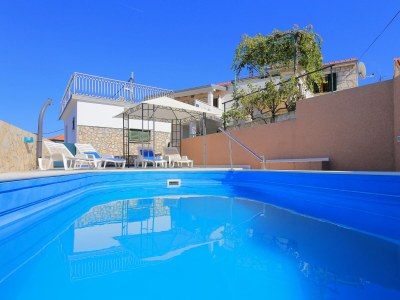 Holiday house Comfortable and spacious house with terrace and sea view Ražanj, Rogoznica K-17904 - Outdoor photo 3