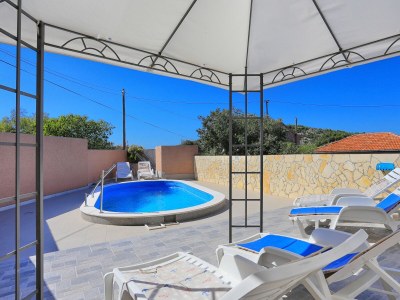 Holiday house Comfortable and spacious house with terrace and sea view Ražanj, Rogoznica K-17904 - Outdoor photo 7