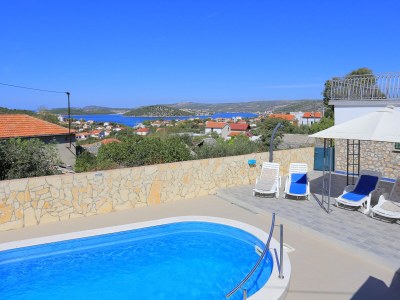 Holiday house Comfortable and spacious house with terrace and sea view Ražanj, Rogoznica K-17904 - Outdoor photo 9