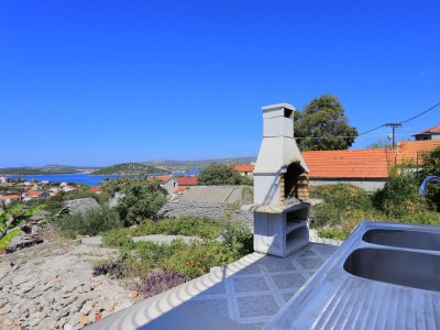 Holiday house Comfortable and spacious house with terrace and sea view Ražanj, Rogoznica K-17904 - Outdoor photo 12