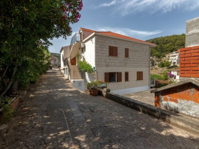 Apartment Three bedroom apartment with terrace and sea view Povlja, Brač A-16792-a - Outdoor photo 7