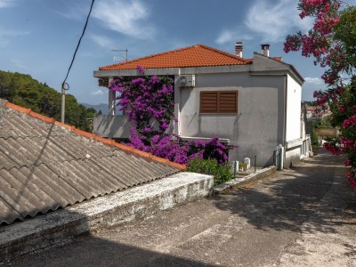 Apartment Three bedroom apartment with terrace and sea view Povlja, Brač A-16792-a - Outdoor photo 9