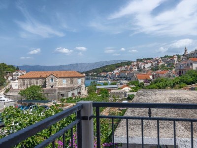 Apartment Three bedroom apartment with terrace and sea view Povlja, Brač A-16792-a - Outdoor photo 40
