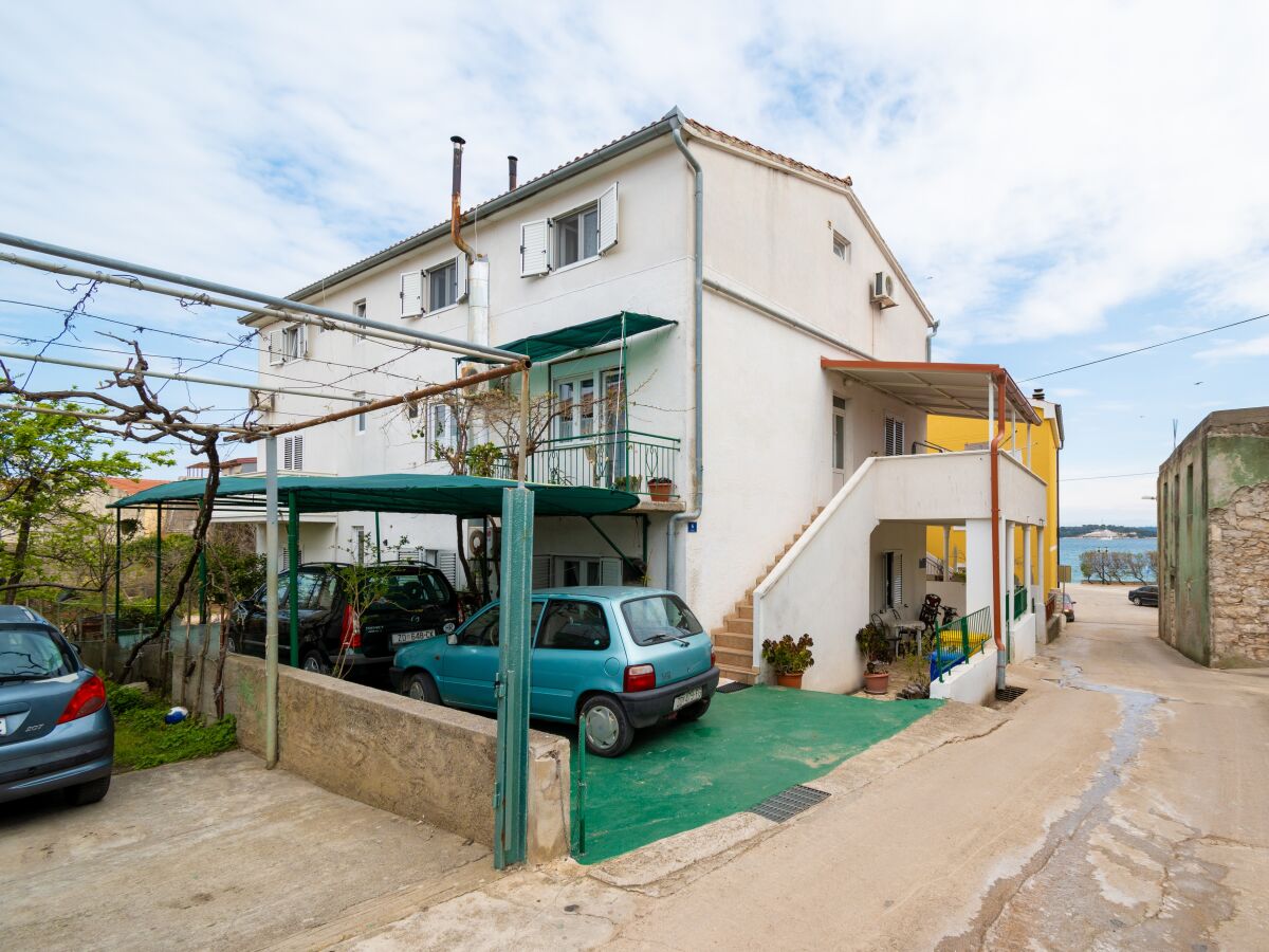 Apartment One bedroom apartment with terrace and sea view Tkon, Pašman A-17360-b