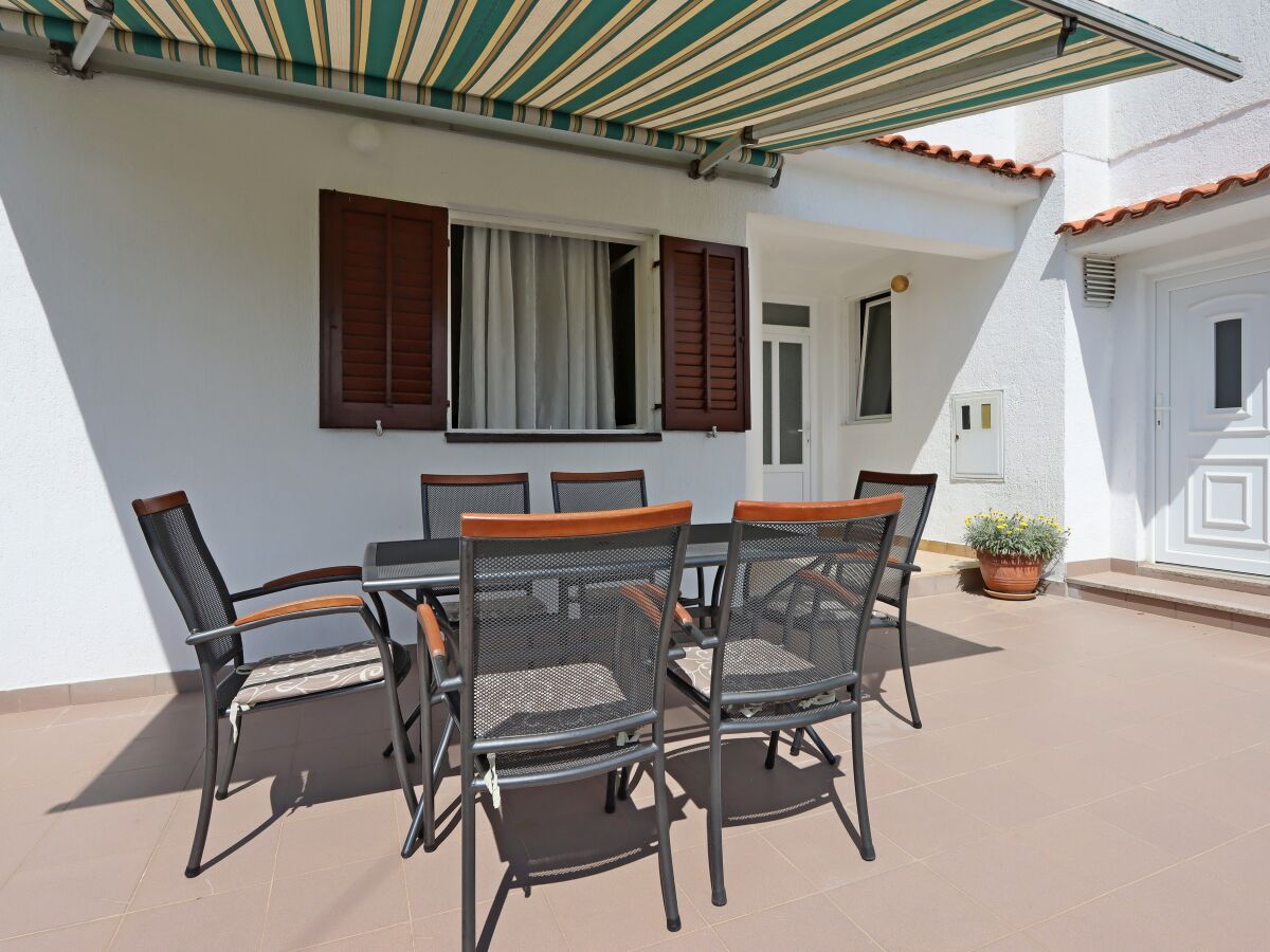 Apartment Two bedroom apartment near beach Supetarska Draga - Gonar, Rab A-18650-c