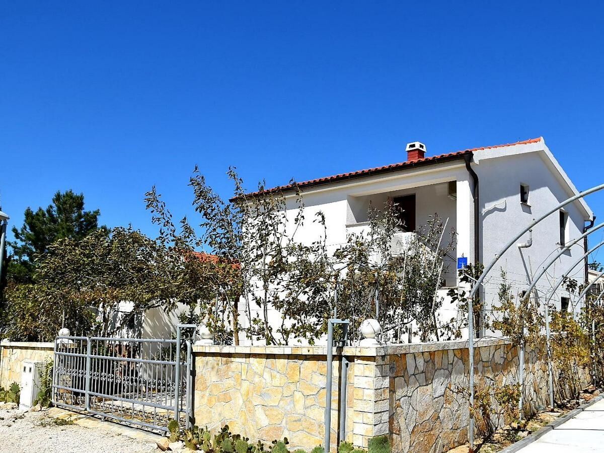 Apartment Two bedroom apartment with terrace Vrsi - Mulo, Zadar A-18849-b