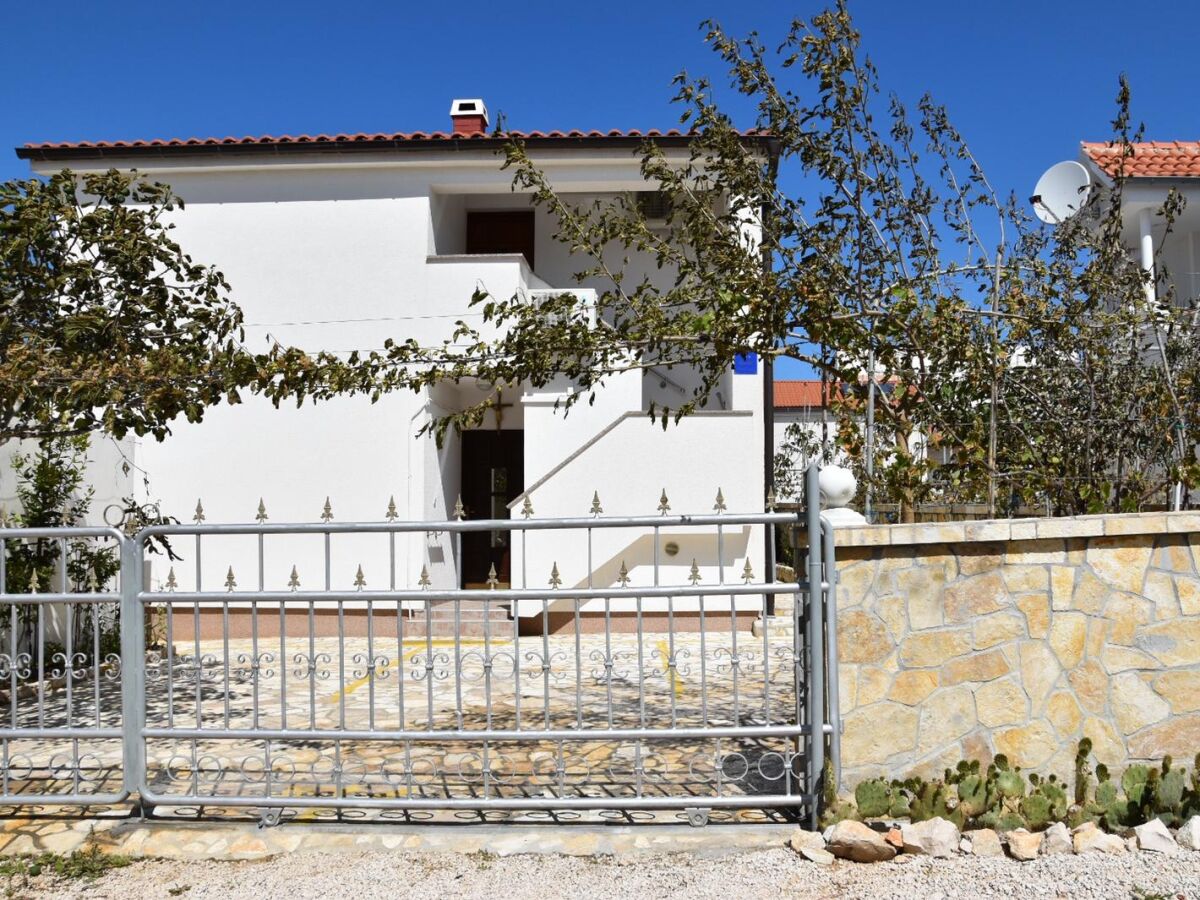 Apartment Two bedroom apartment with terrace Vrsi - Mulo, Zadar A-18849-b - Outdoor photo 4