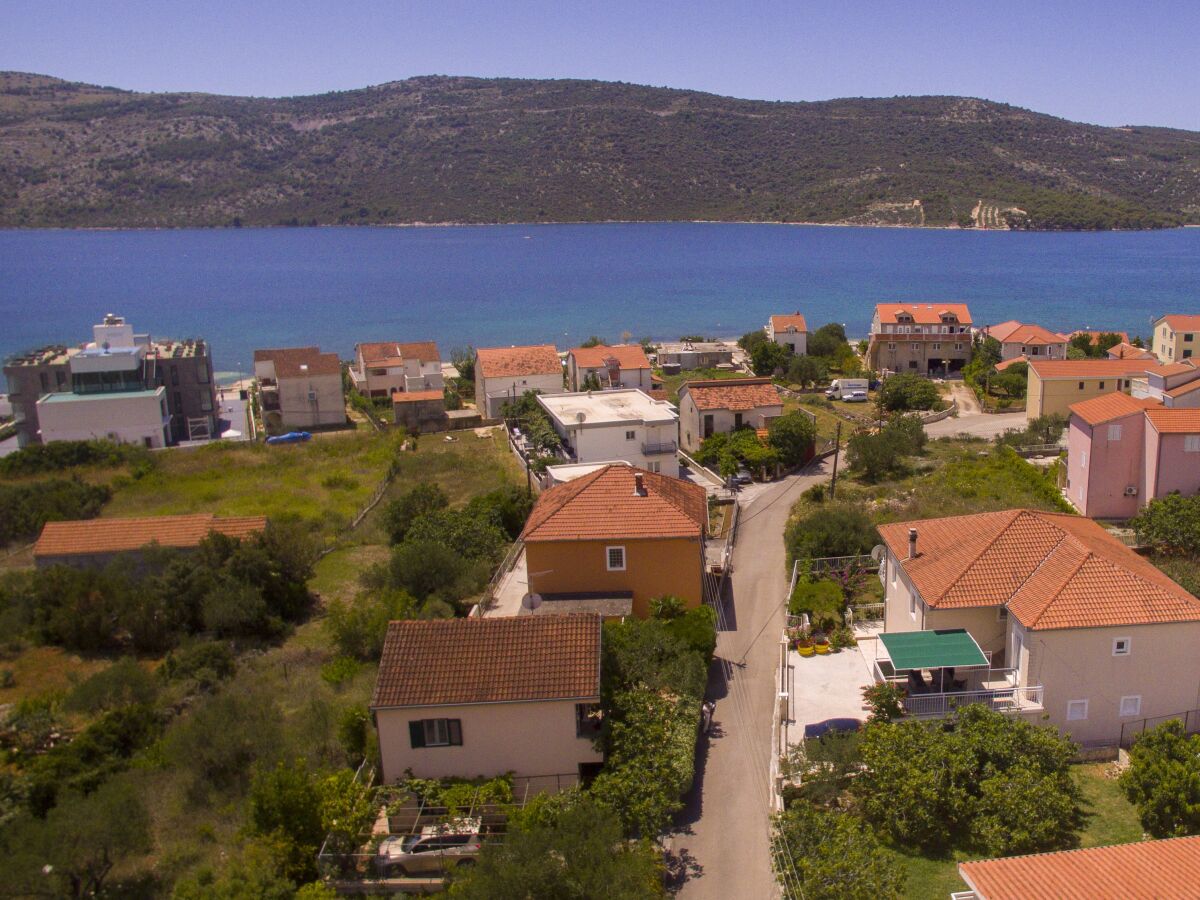 Apartment One bedroom apartment with terrace and sea view Poljica, Trogir A-19054-a - Outdoor photo 5