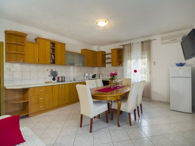 Apartment Two bedroom apartment with balcony and sea view Poljica, Trogir A-19054-b - Outdoor photo 11