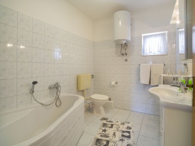 Apartment Two bedroom apartment with balcony and sea view Poljica, Trogir A-19054-b - Outdoor photo 20