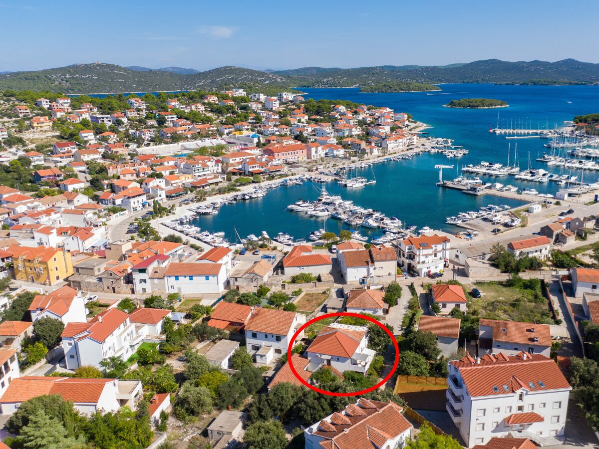 Apartment One bedroom apartment with terrace Jezera, Murter A-19056-c