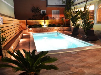 Apartment Two bedroom apartment with terrace Banjol, Rab A-11382-a - Outdoor photo 2