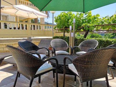 Apartment Two bedroom apartment with terrace Banjol, Rab A-11382-a - Outdoor photo 4