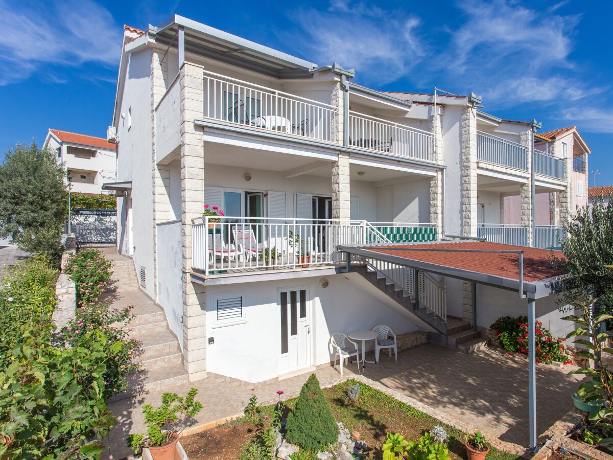 Apartment Three bedroom apartment with terrace and sea view Rogoznica A-20142-a