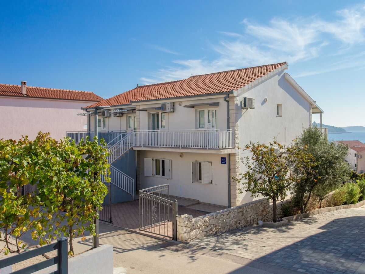 Apartment Three bedroom apartment with terrace and sea view Rogoznica A-20142-a - Outdoor photo 2