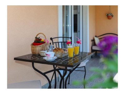 Apartment Three bedroom apartment with balcony and sea view Kaštel Gomilica, Kaštela A-20245-a in Kaštel Gomilica - Apartment