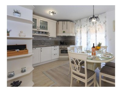 Apartment Three bedroom apartment with balcony and sea view Kaštel Gomilica, Kaštela A-20245-a - Outdoor photo 15