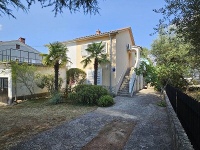 Apartment One bedroom apartment with terrace and sea view Malinska, Krk A-20367-a in Malinska - Apartment