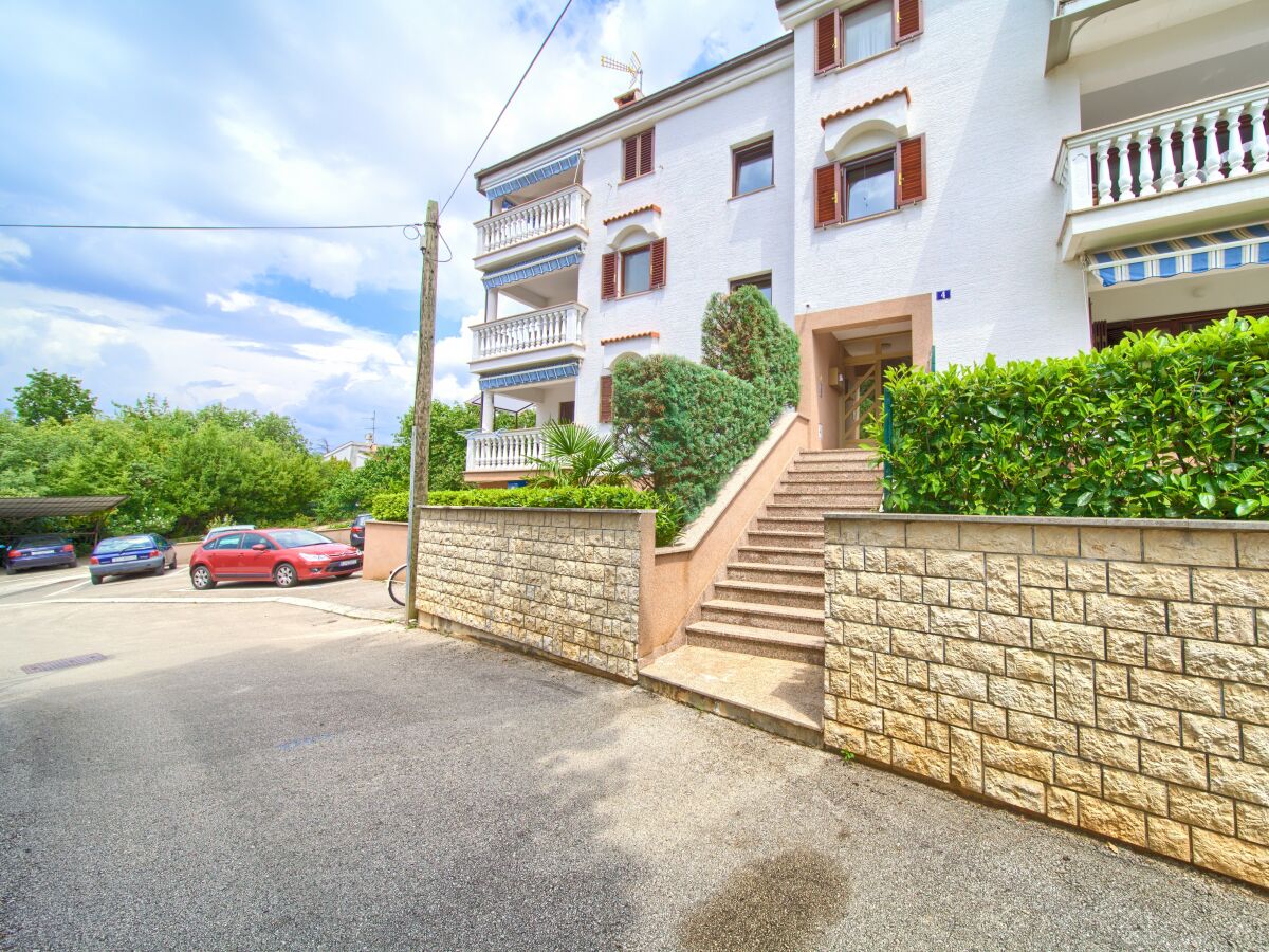 Apartment Two bedroom apartment with terrace and sea view Malinska, Krk A-19280-a - Outdoor photo 2