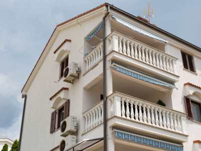 Apartment Two bedroom apartment with terrace and sea view Malinska, Krk A-19280-a - Outdoor photo 3